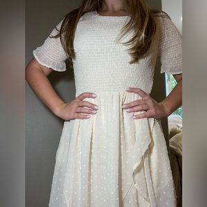 Cream dress with ribbed sleeves and ruffles